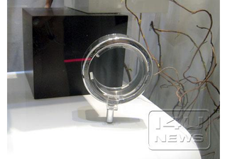 Illustration for article titled Seiko Spectrum Bracelet Watch Uses E-Ink, Looks Scary Cool